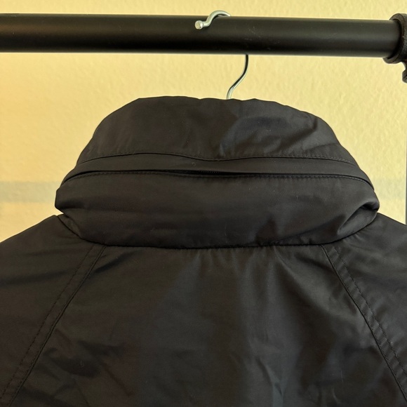 Aritzia rain jacket - Picture 5 of 6